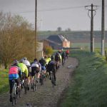 Fiets de bekende Parijs-Roubaix net als de profrenners